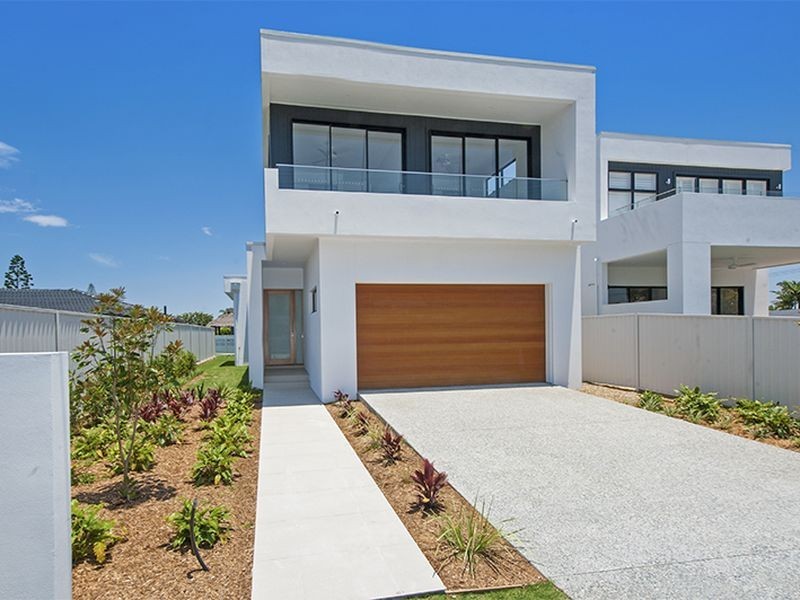 2/40 Rio Vista St, Broadbeach QLD 4218