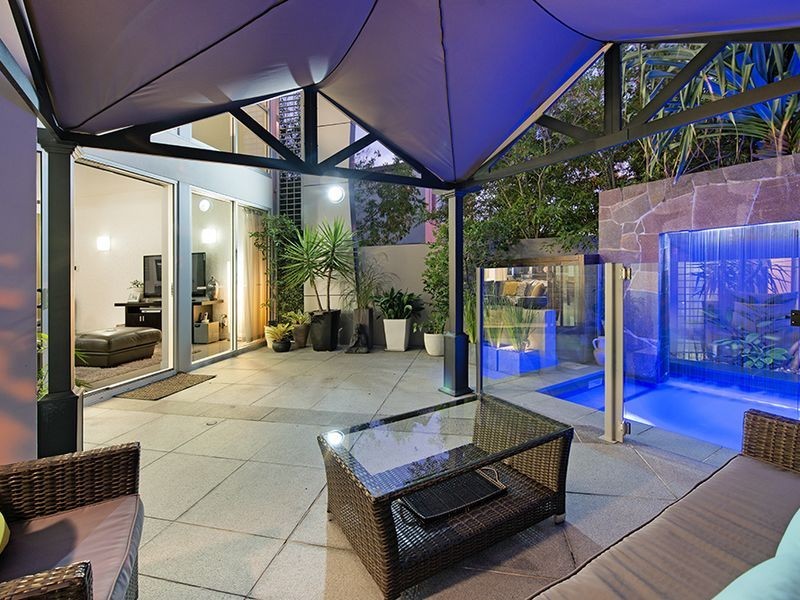 1/56 Stanhill Drive, Chevron Island QLD 4217