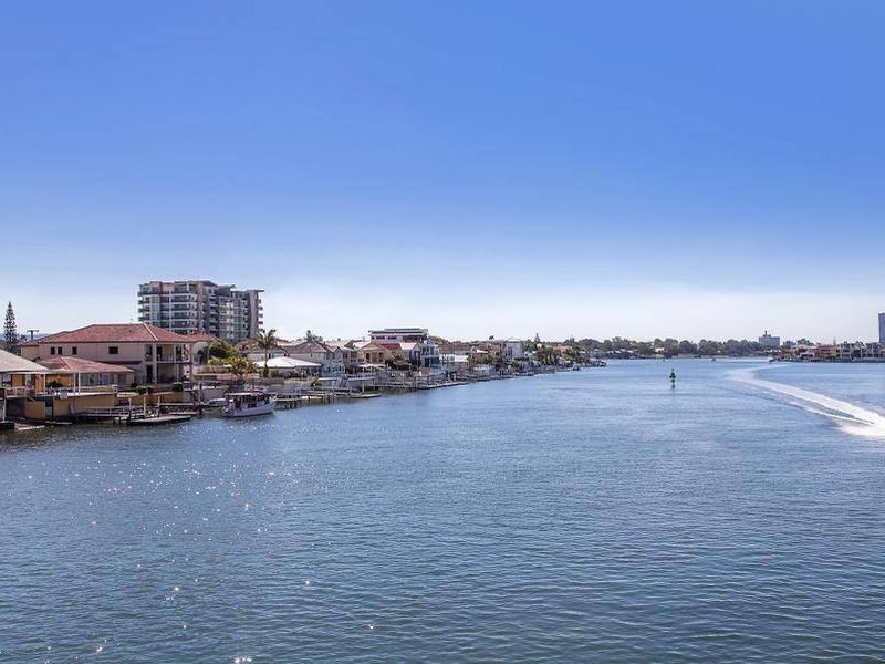 1/56 Stanhill Drive, Chevron Island QLD 4217