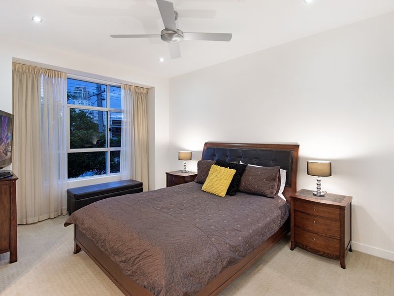 1/56 Stanhill Drive, Chevron Island QLD 4217
