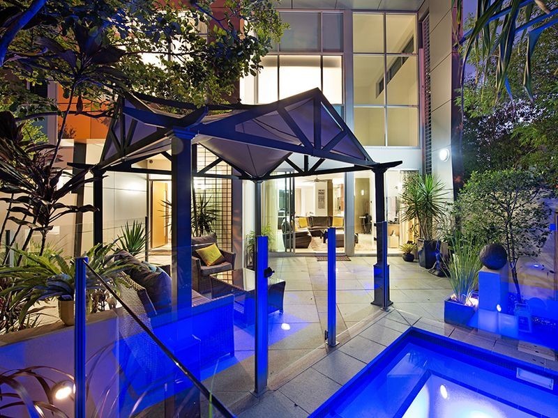 1/56 Stanhill Drive, Chevron Island QLD 4217