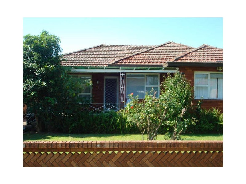 17 Pearce St, Liverpool NSW 2170