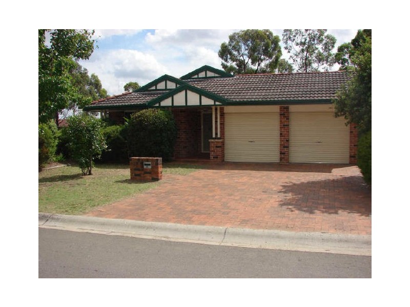 11 Centenial Park Court, Wattle Grove NSW 2173