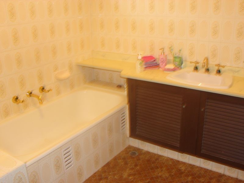 18 Buckland Street (AKA 30 August, Casula NSW 2170