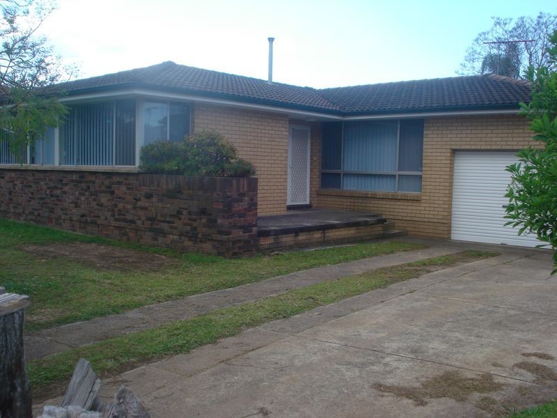 8 Dredge Avenue, Moorebank NSW 2170