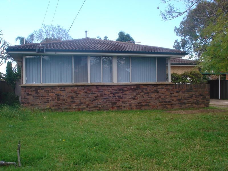 8 Dredge Avenue, Moorebank NSW 2170