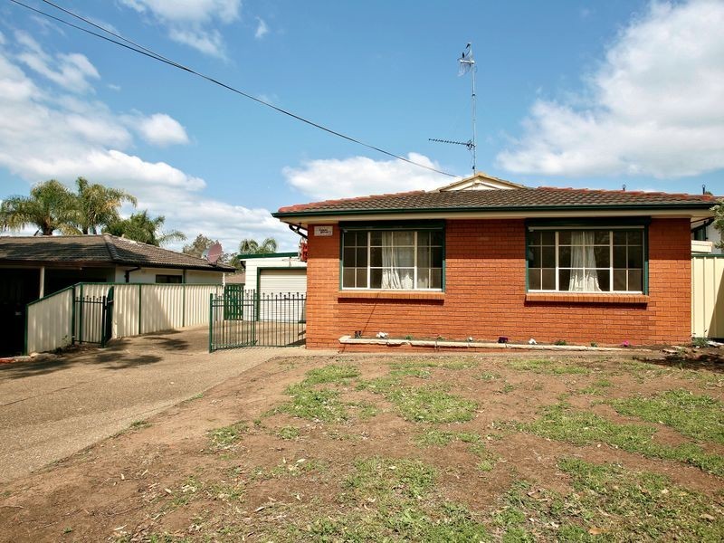 11 Darling Avenue, Lurnea NSW 2170