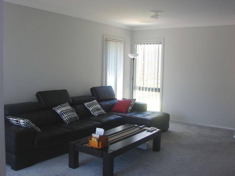 4 Hadlow Avenue, Glenfield NSW 2167