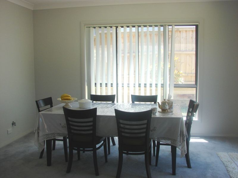 4 Hadlow Avenue, Glenfield NSW 2167