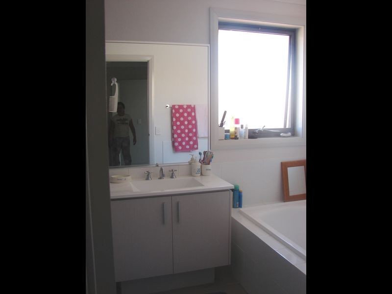 4 Hadlow Avenue, Glenfield NSW 2167