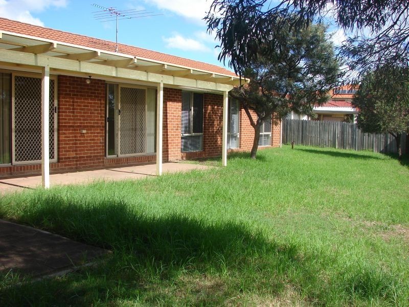 18 Acola Court, Wattle Grove NSW 2173