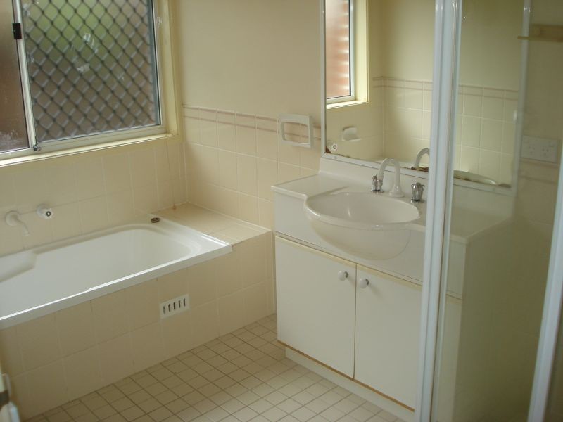 Wattle Grove NSW 2173