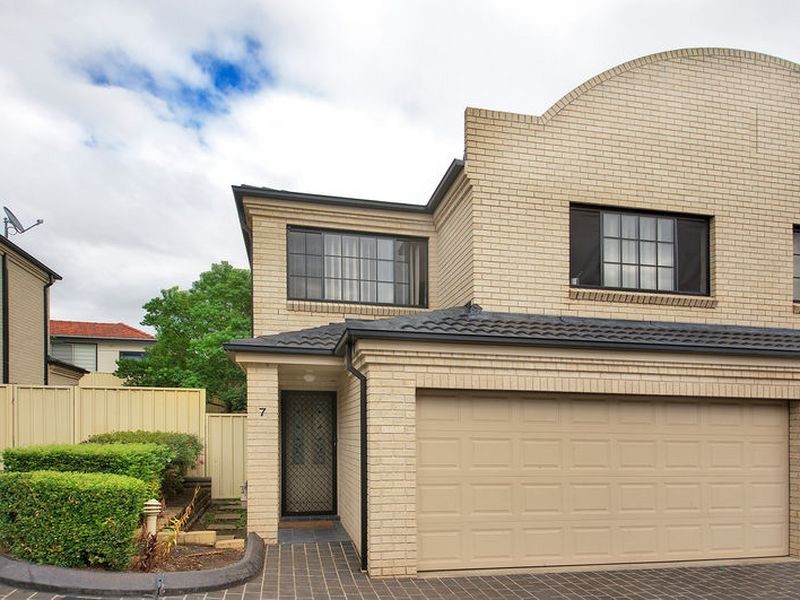 7/46 Wattle Road, Casula NSW 2170