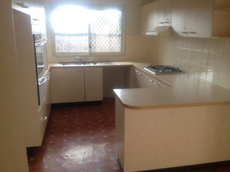 25 Trentham Park Court, Wattle Grove NSW 2173