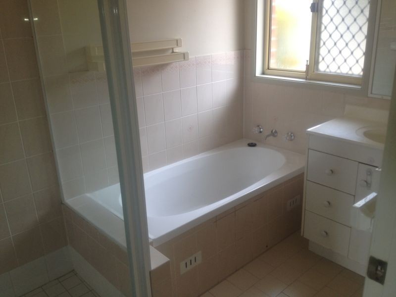 25 Trentham Park Court, Wattle Grove NSW 2173