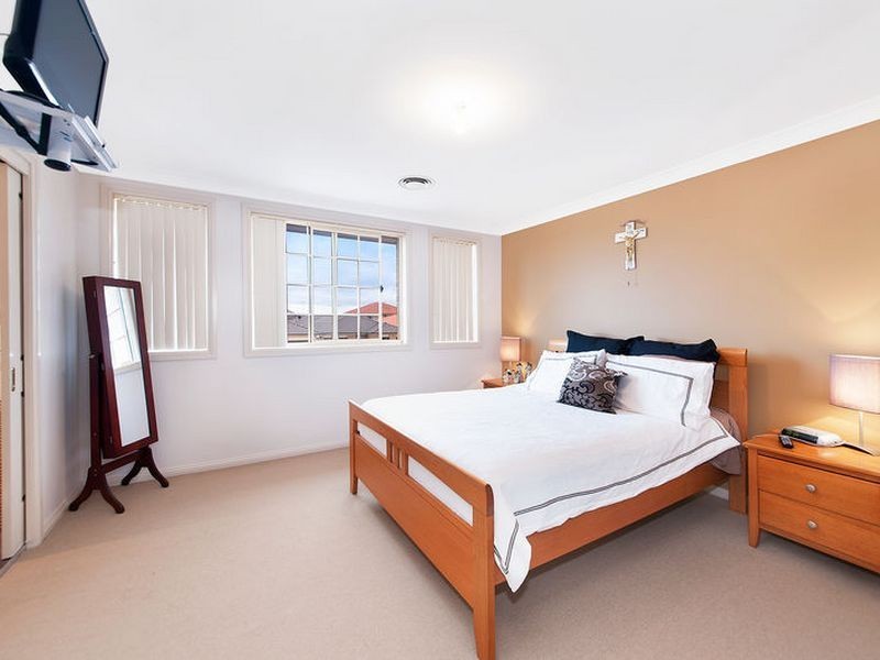 15B Nelligen Close, Prestons NSW 2170