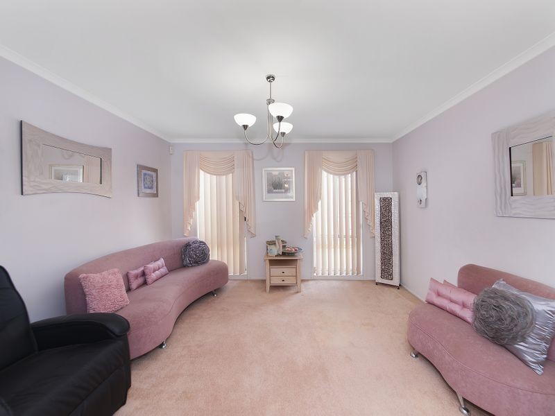 5 Christmas Place, Green Valley NSW 2168