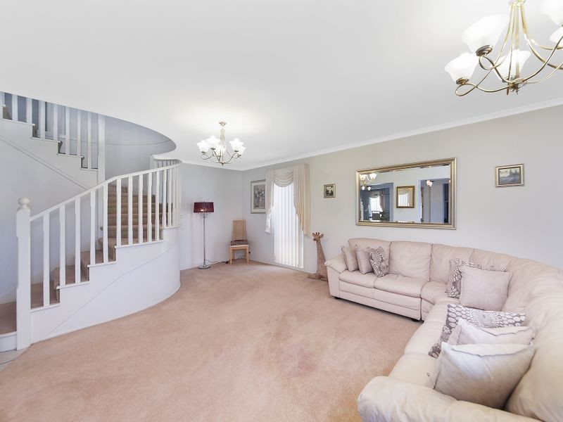 5 Christmas Place, Green Valley NSW 2168