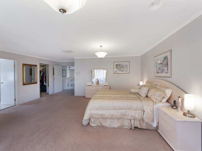 5 Christmas Place, Green Valley NSW 2168