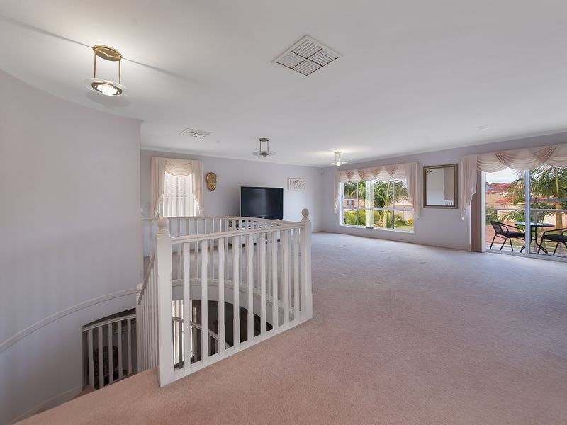 5 Christmas Place, Green Valley NSW 2168