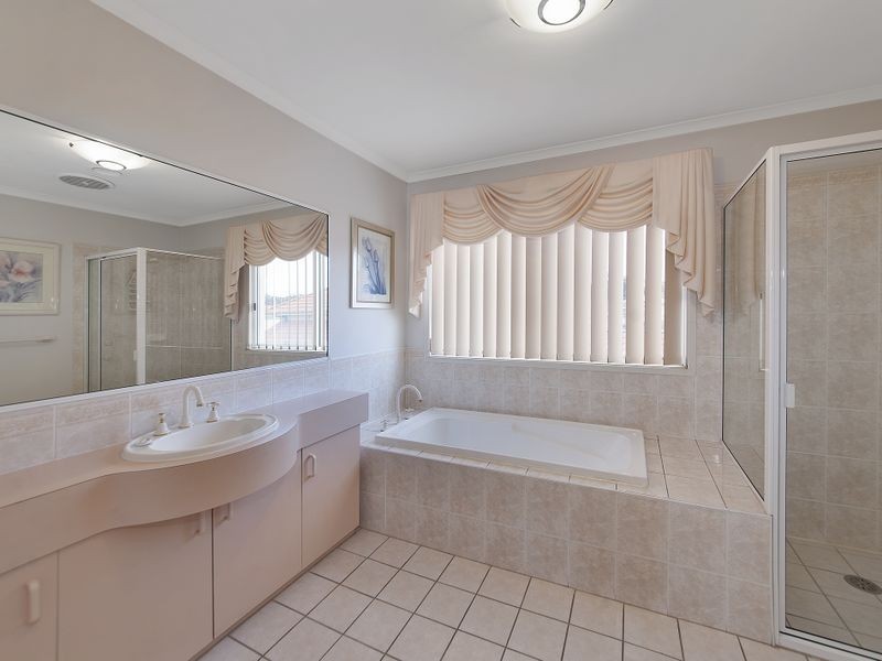 5 Christmas Place, Green Valley NSW 2168