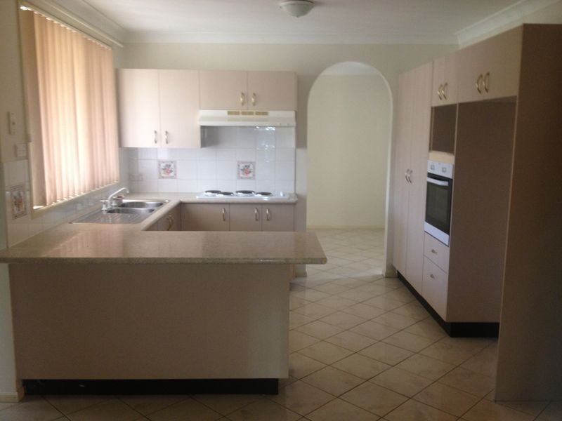 50 Greenway Drive, West Hoxton NSW 2171