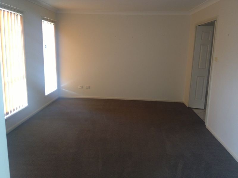 50 Greenway Drive, West Hoxton NSW 2171