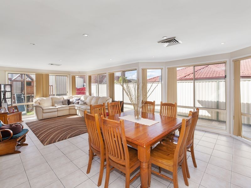32 Carmichael Drive, West Hoxton NSW 2171