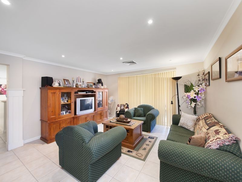 32 Carmichael Drive, West Hoxton NSW 2171