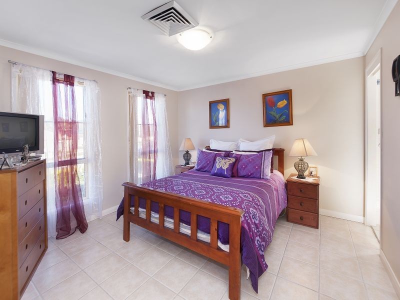 32 Carmichael Drive, West Hoxton NSW 2171