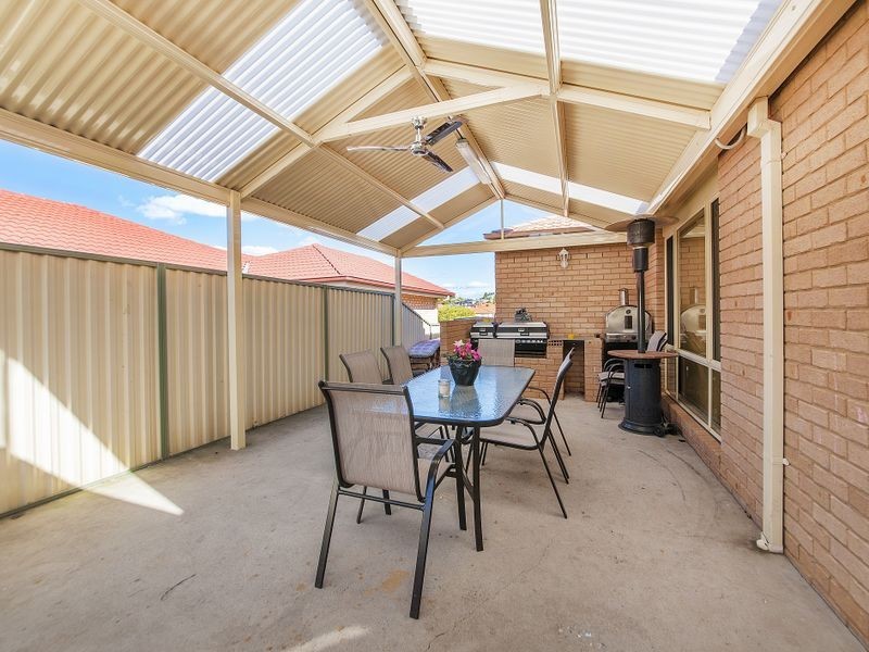 32 Carmichael Drive, West Hoxton NSW 2171