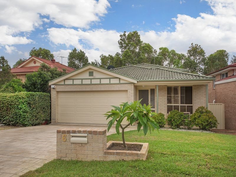 6 Lloyd Place, Casula NSW 2170