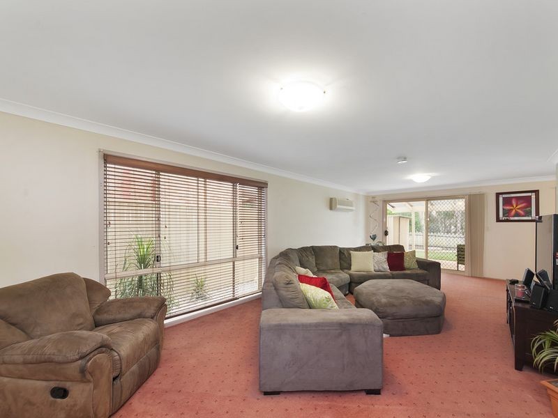 6 Lloyd Place, Casula NSW 2170