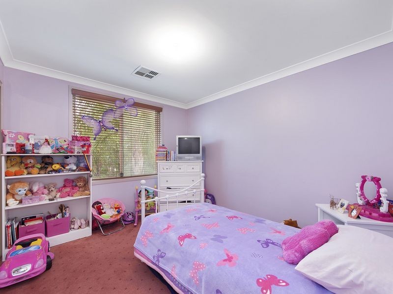 6 Lloyd Place, Casula NSW 2170