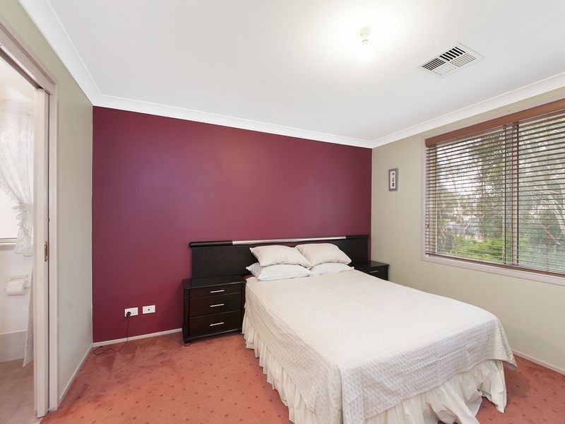 6 Lloyd Place, Casula NSW 2170