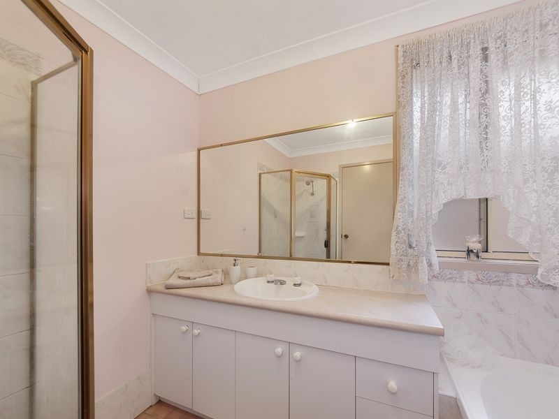 6 Lloyd Place, Casula NSW 2170