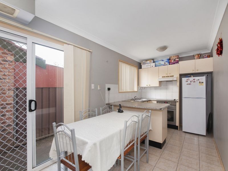 1/6 Mayberry Cres, Liverpool NSW 2170