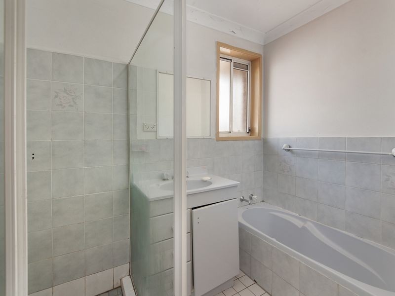 1/6 Mayberry Cres, Liverpool NSW 2170