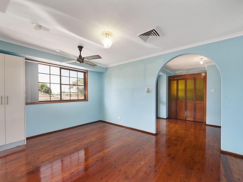 5 Othello Avenue, Rosemeadow NSW 2560