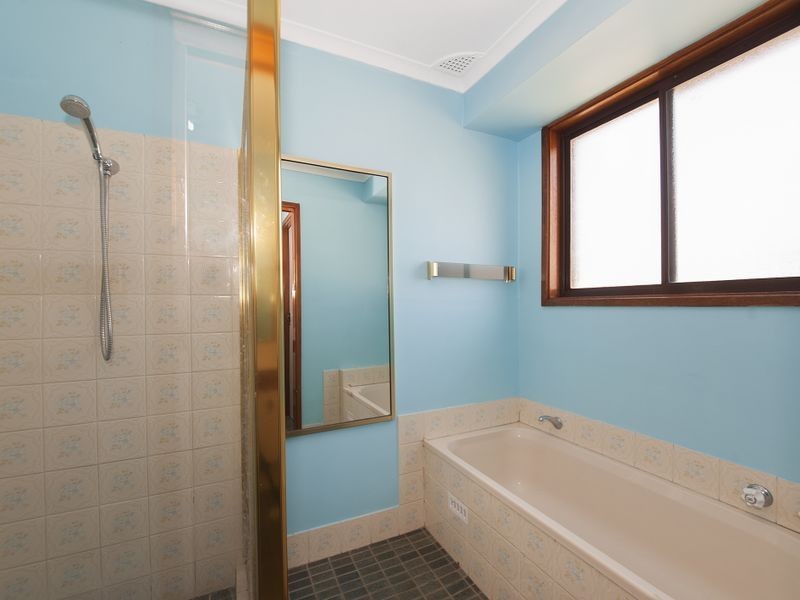 5 Othello Avenue, Rosemeadow NSW 2560