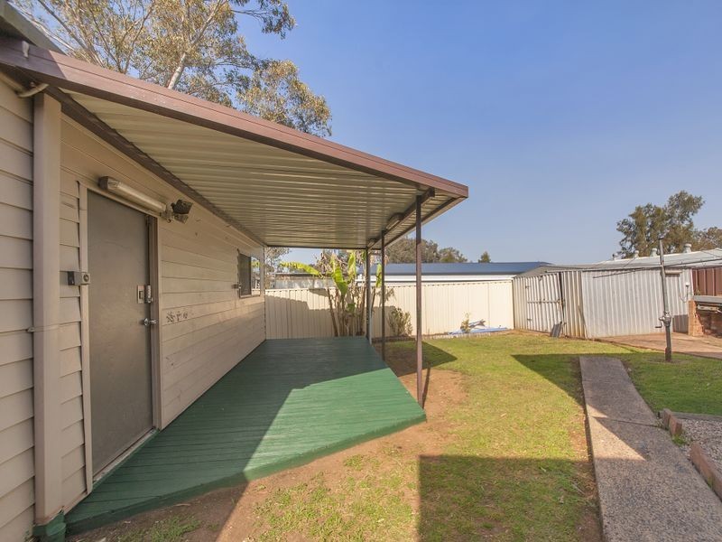 5 Othello Avenue, Rosemeadow NSW 2560