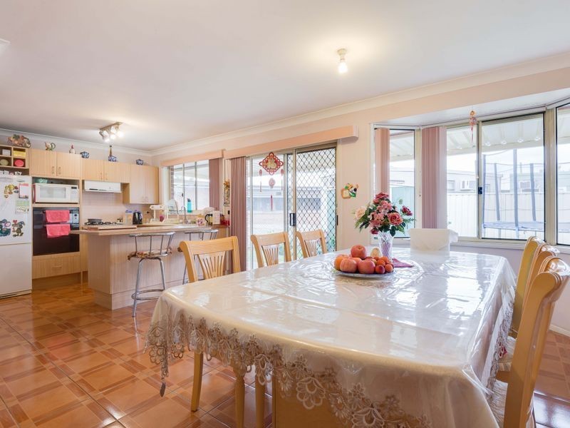 7 Williams Close, Hoxton Park NSW 2171