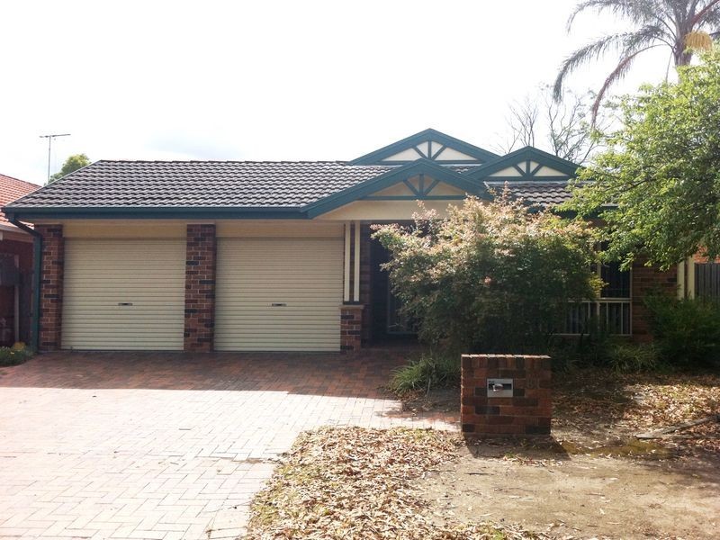 8 Ellerston Court, Wattle Grove NSW 2173