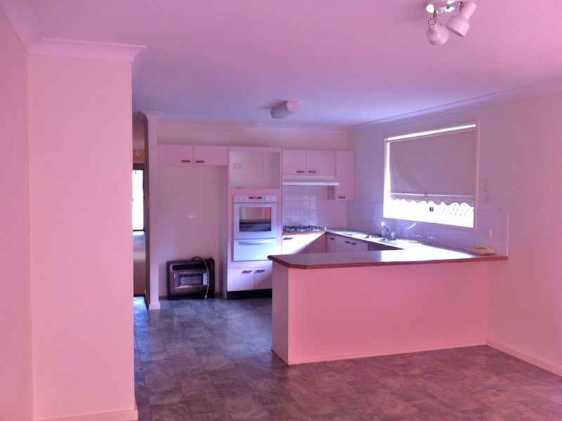 8 Ellerston Court, Wattle Grove NSW 2173