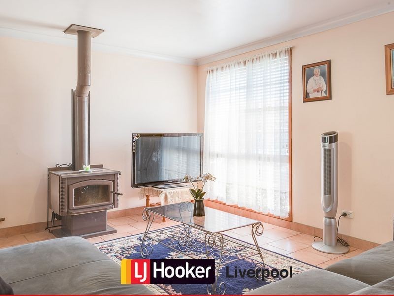 206 Leacocks Lane, Casula NSW 2170