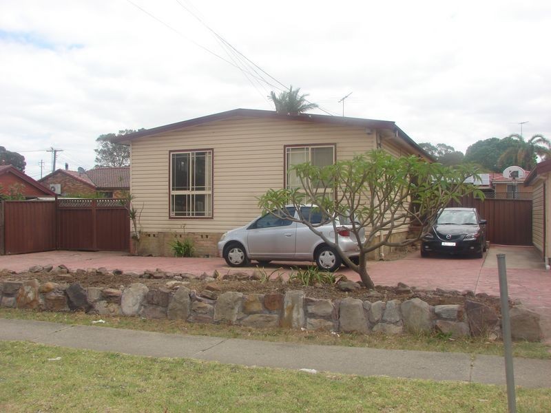 12 Governor Macquarie Drive,, Chipping Norton NSW 2170