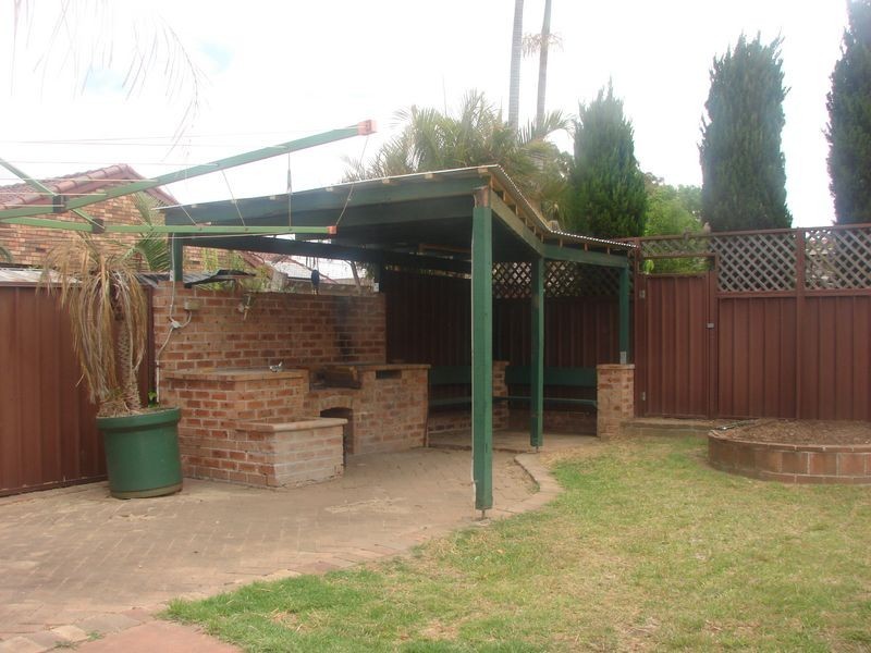 12 Governor Macquarie Drive,, Chipping Norton NSW 2170