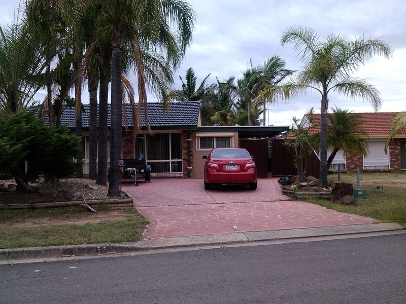 – Daydream Cres, Hinchinbrook NSW 2168