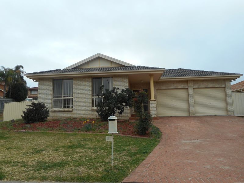 – St Helens Close, West Hoxton NSW 2171