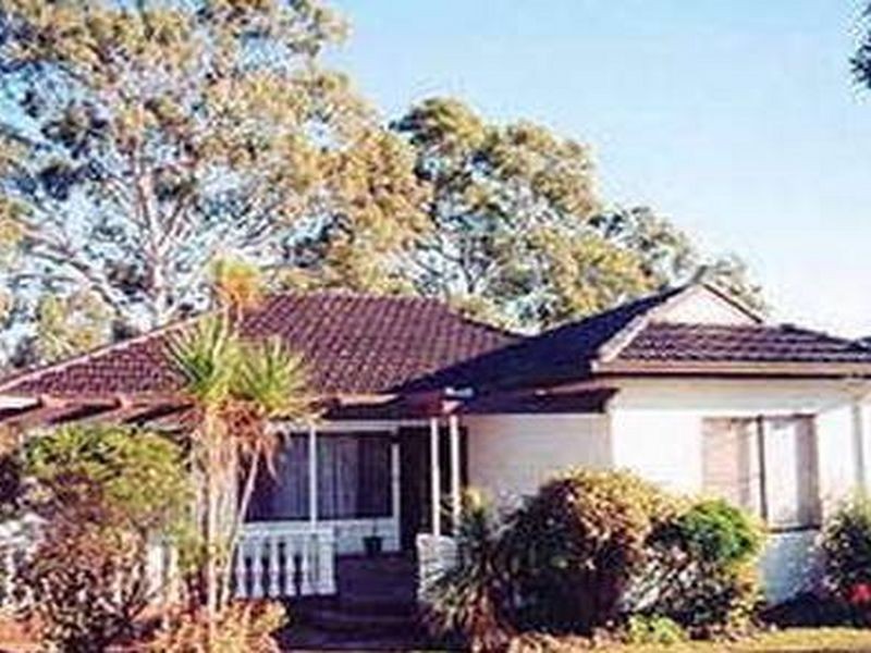 – McGowen Crescent, Liverpool NSW 2170